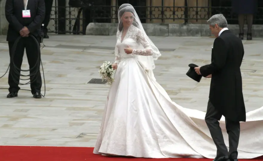 Druga suknia ślubna Kate Middleton - Dlaczego wciąż jest inspiracją?