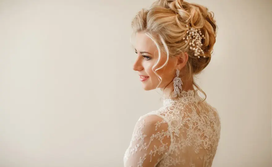Fryzura ślubna glamour - Jak wybrać idealne uczesanie?