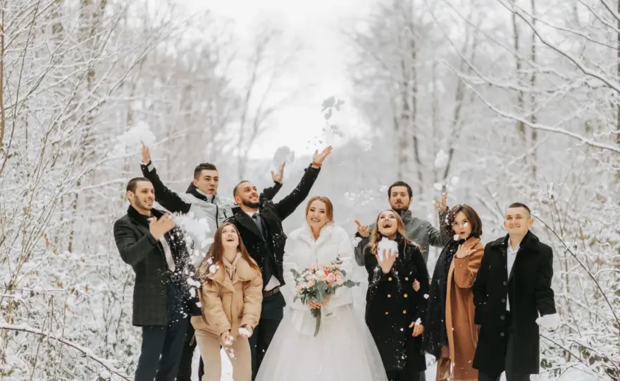 Jak ubrać się na wesele zimą - Wyglądaj elegancko i nie zmarznij