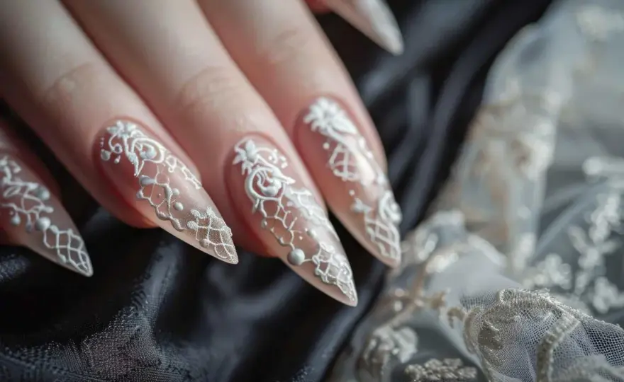 Koronkowy manicure ślubny - Jak uniknąć błędów i zachować lekkość?