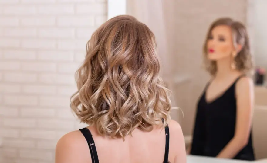 Wygodne fryzury dla mamy - Elegancja, która trwa cały dzień
